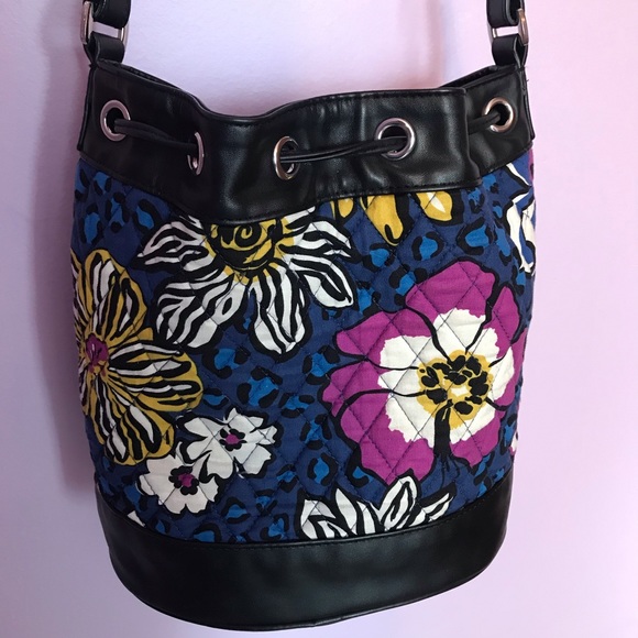 Sale!! Vera Bradley Bucket Bag - Picture 4 of 6